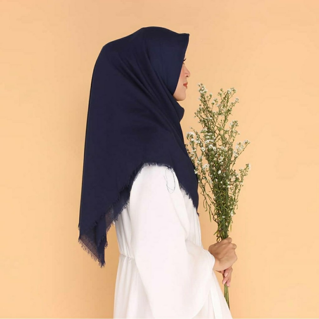 Segi Empat Hijab Scarf