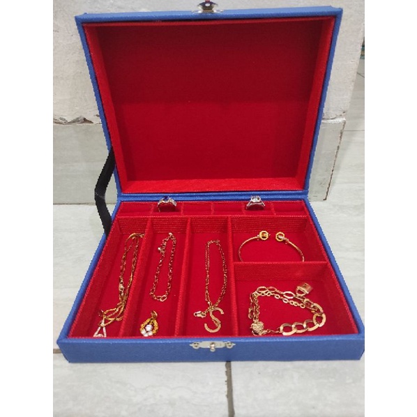 Kotak perhiasan dan jam tangan