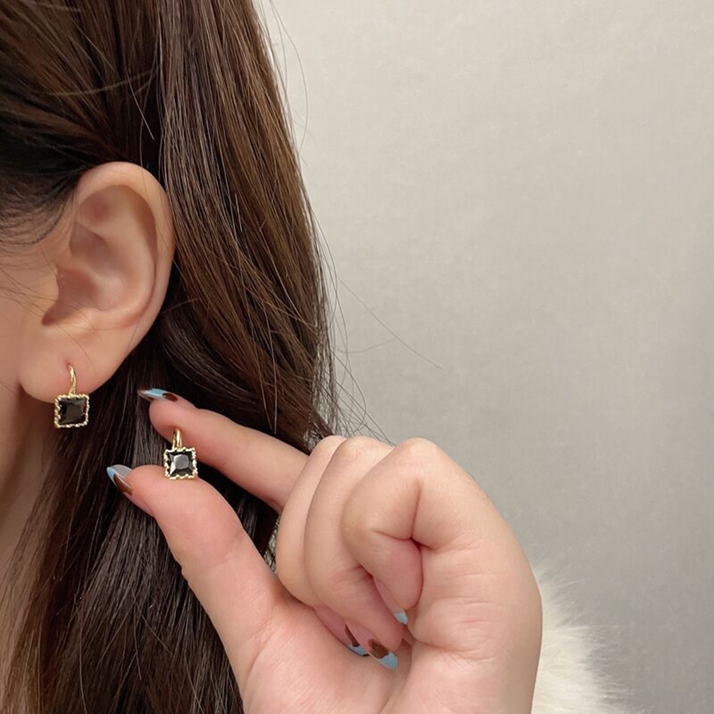 1 Pasang Anting Kait Gantung mini Hias Zircon Bentuk Kotak Warna Warni Gaya simple Untuk Wanita