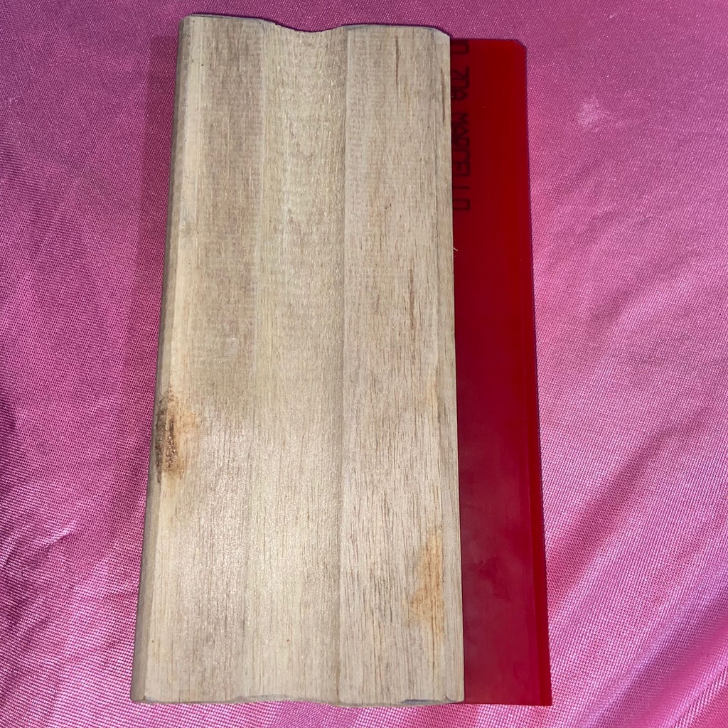 

Rakel Sablon Merah Tebal 7mm Ukuran 10 15 20 cm Dengan Kayu Karet Gagang Set Racel Kape Squeege Alat Peralatan Perlengkapan Tools Prakarya Kerajinan Craft Crafting Art Seni Kesenian Kertakes Warna Color Colorful Cat Paint DIY Painting Surga Motor Malang