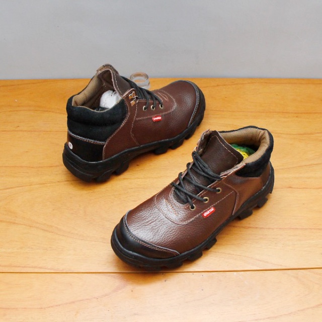 Sepatu safety boot hiking touring bahan kulit sapi asli