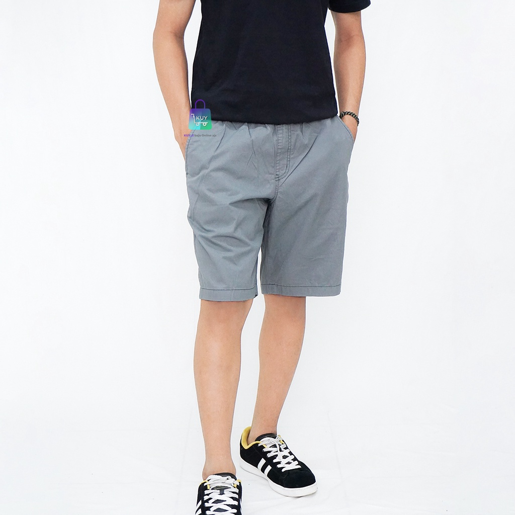 CELANA PENDEK PRIA UNIQLO PINGGANG KARET TALI POLOS
