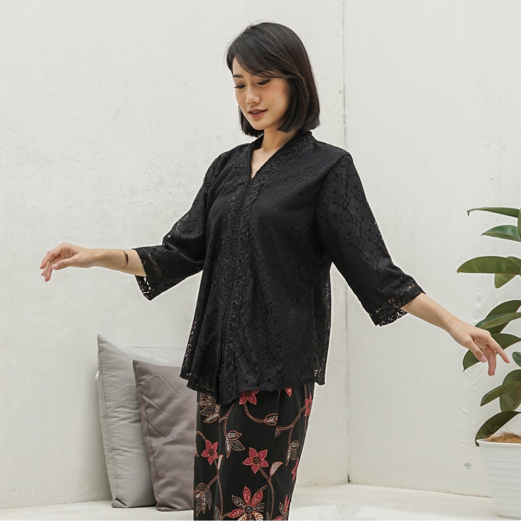 KEBAYA ENCIM RENDA BUNGA BRUKAT HITAM