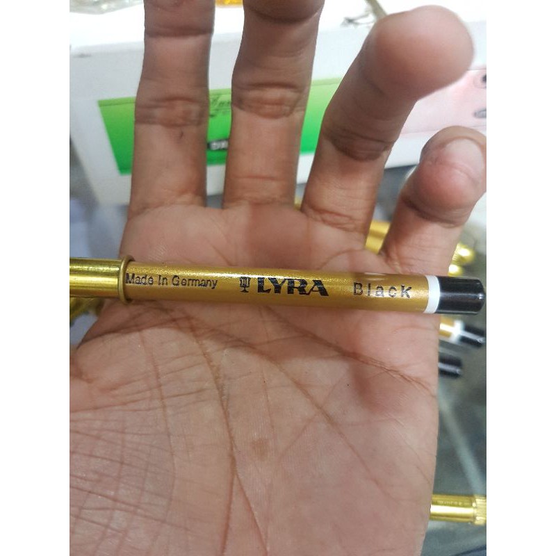 celak pensil Lyra