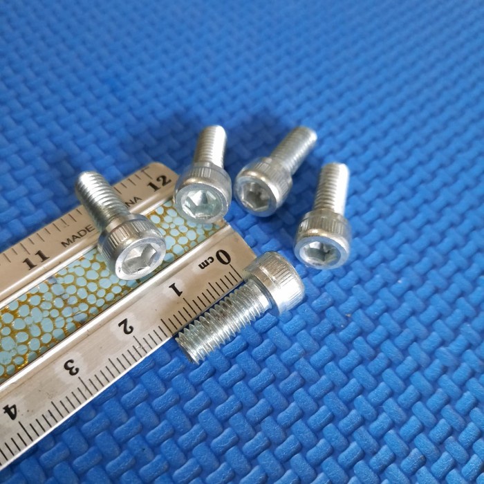 baut L5 1.5cm putih