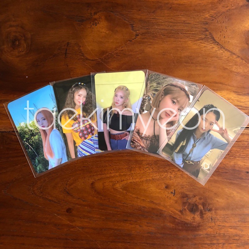 LOONA 12:00 album photocard versi B, C dan D (Kim lip, Jinsoul, Hyunjin, Vivi, Yeojin)