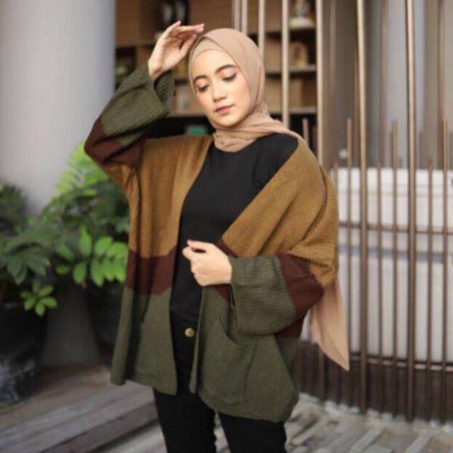 Kardigan Cameroon trhee tone cardy rajut-1