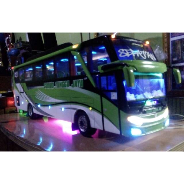 Miniatur Bus skala 1 :20