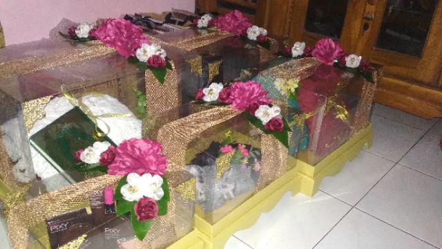Box Seserahan 1 Set Isi 5 Sudah Termasuk Bunga, Tile Dan Sudut Ukir