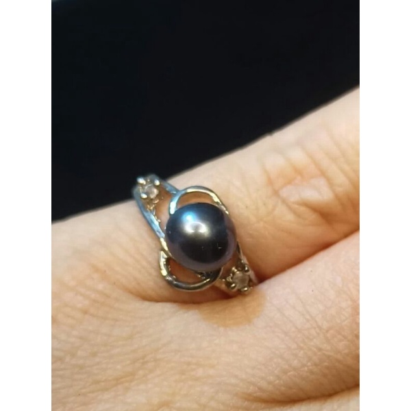 Cincin mutiara batu hitam bulat