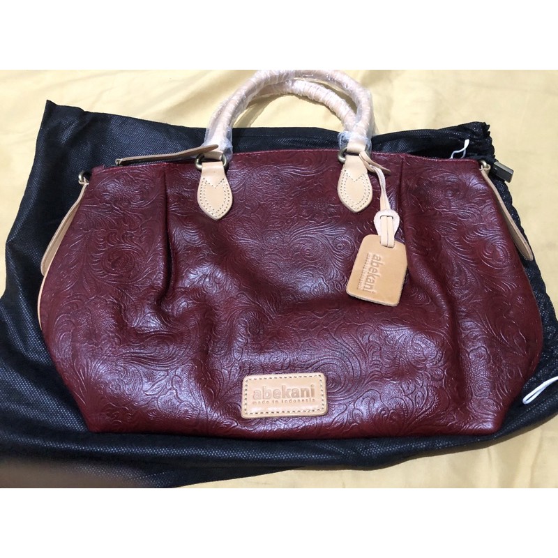 Abekani Elysia Maroon Embos