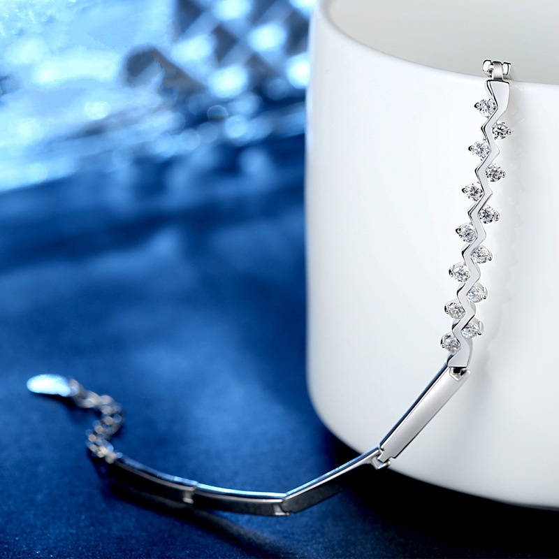 Gelang Bahan Stainless Steel Lapis Silver Aksen Berlian Untuk Wanita