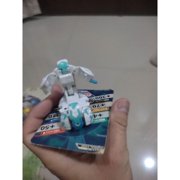 bakugan battle planet zentaur white
