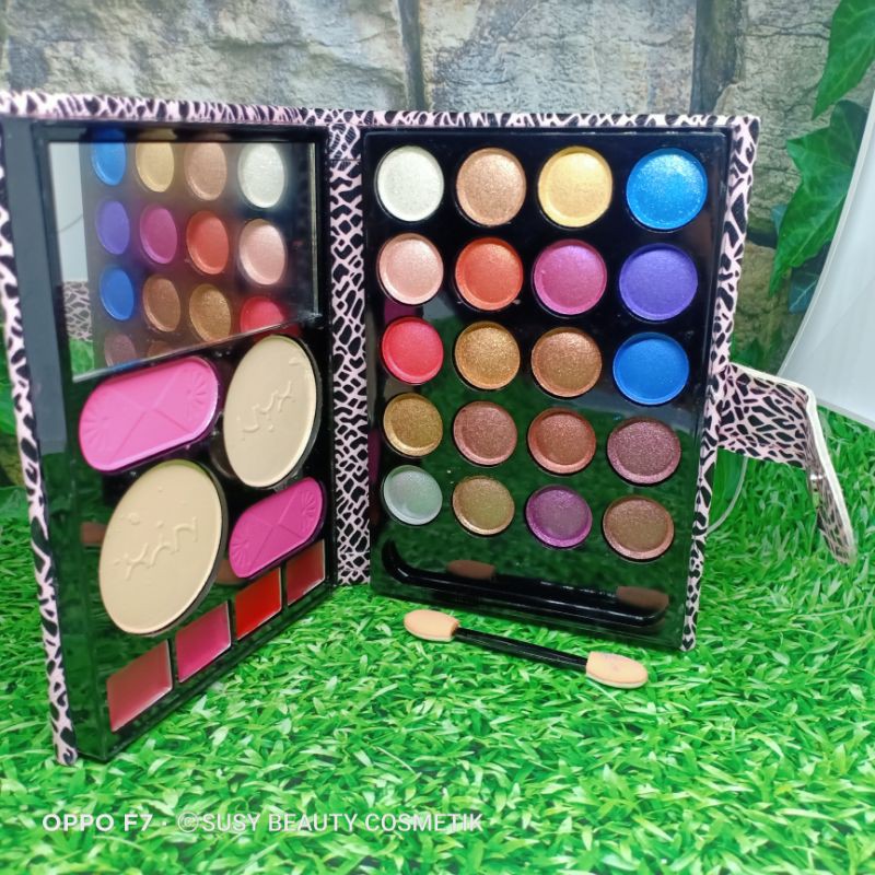 EYESHADOW DOMPET UKURAN SEDANG