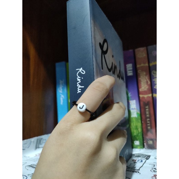 Cincin Huruf Inisial Bulat Putih Tali tipis Waterproof