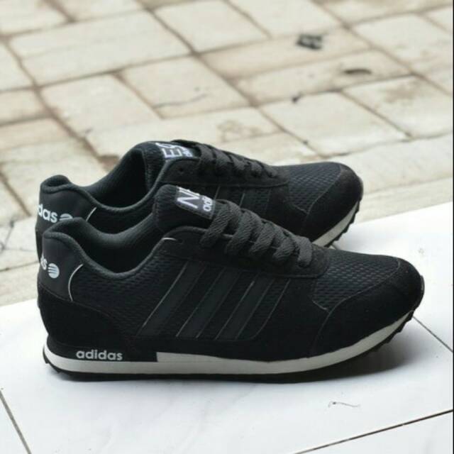 SEPATU SPORT ADIDAS HITAM POLOS SEPATU SEKOLAH