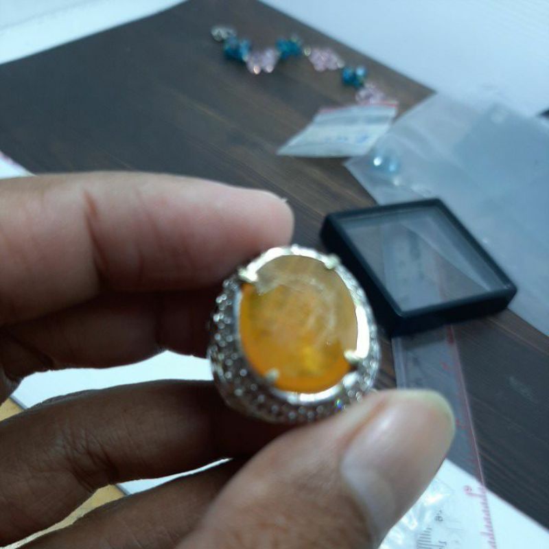yelow safir