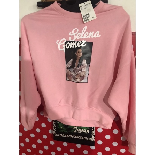 selena gomez tour h&m