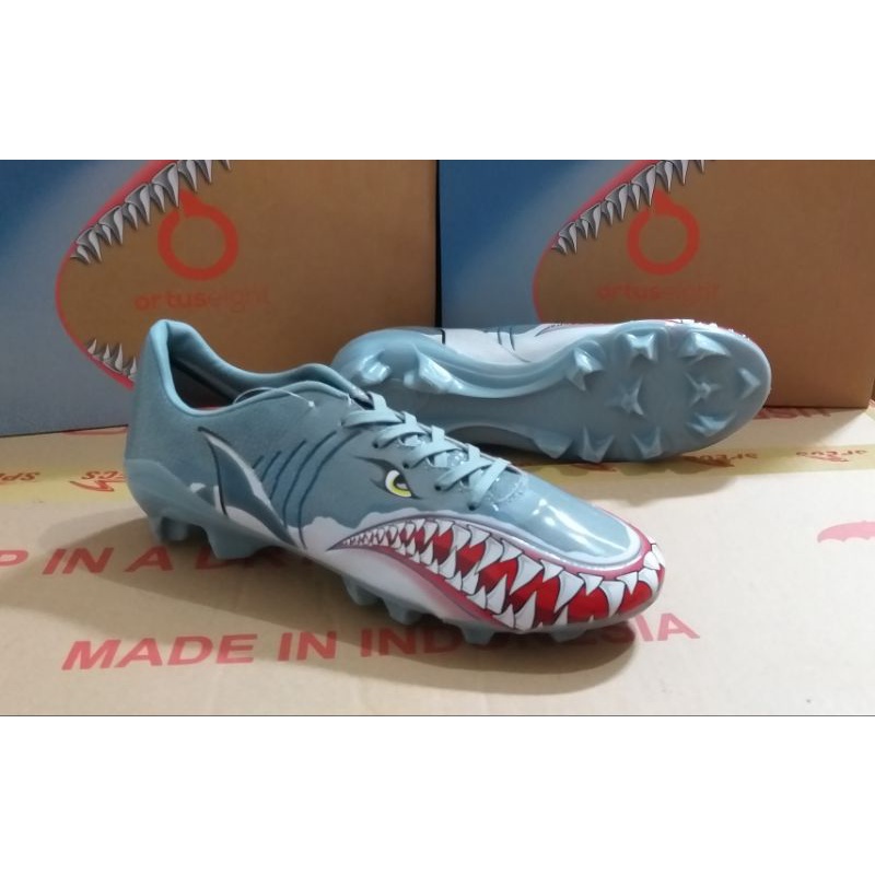 ortuseight sepatu bola catalyst requin fg se