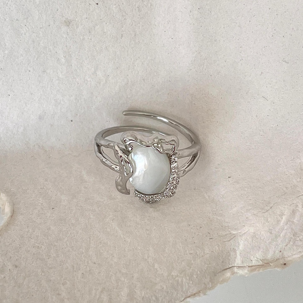 Cincin Bentuk Kotak Bahan Alloy Aksen Mutiara Dan Berlian Imitasi Untuk Wanita