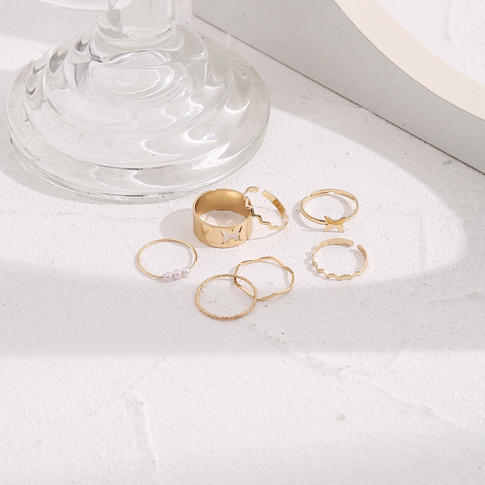 7pcs / Set Cincin Desain Kupu-Kupu Aksen Mutiara Warna Emas Untuk Wanita