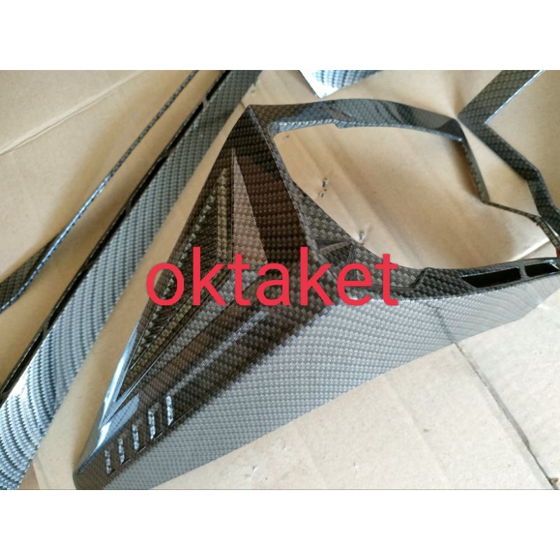 garnish lampu belakang All new Veloz 2022 carbon glossy