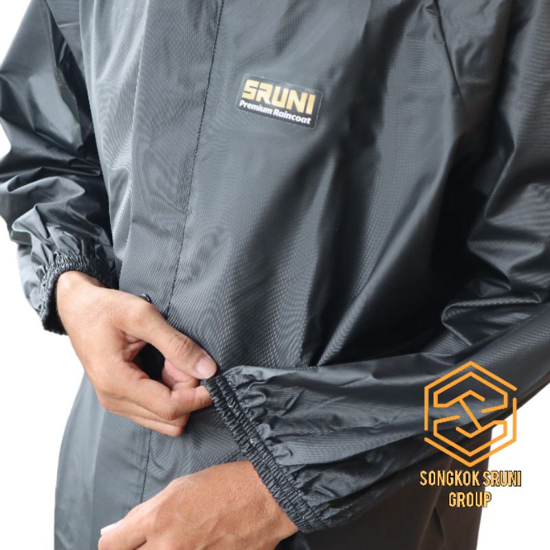 JAS HUJAN SRUNI ORIGINAL ANTI REMBES BAHAN TEBAL ELASTIS PVC 025 UNTUK PRIA DAN WANITA MURAH GROSIR MANTEL AZZLLU MANTOL SETELAN RAINCOAT CREAM MOCCA HITAM HIJAU ARMY NAVY BIRU MERAH MARUN AXIO GNA BATOK