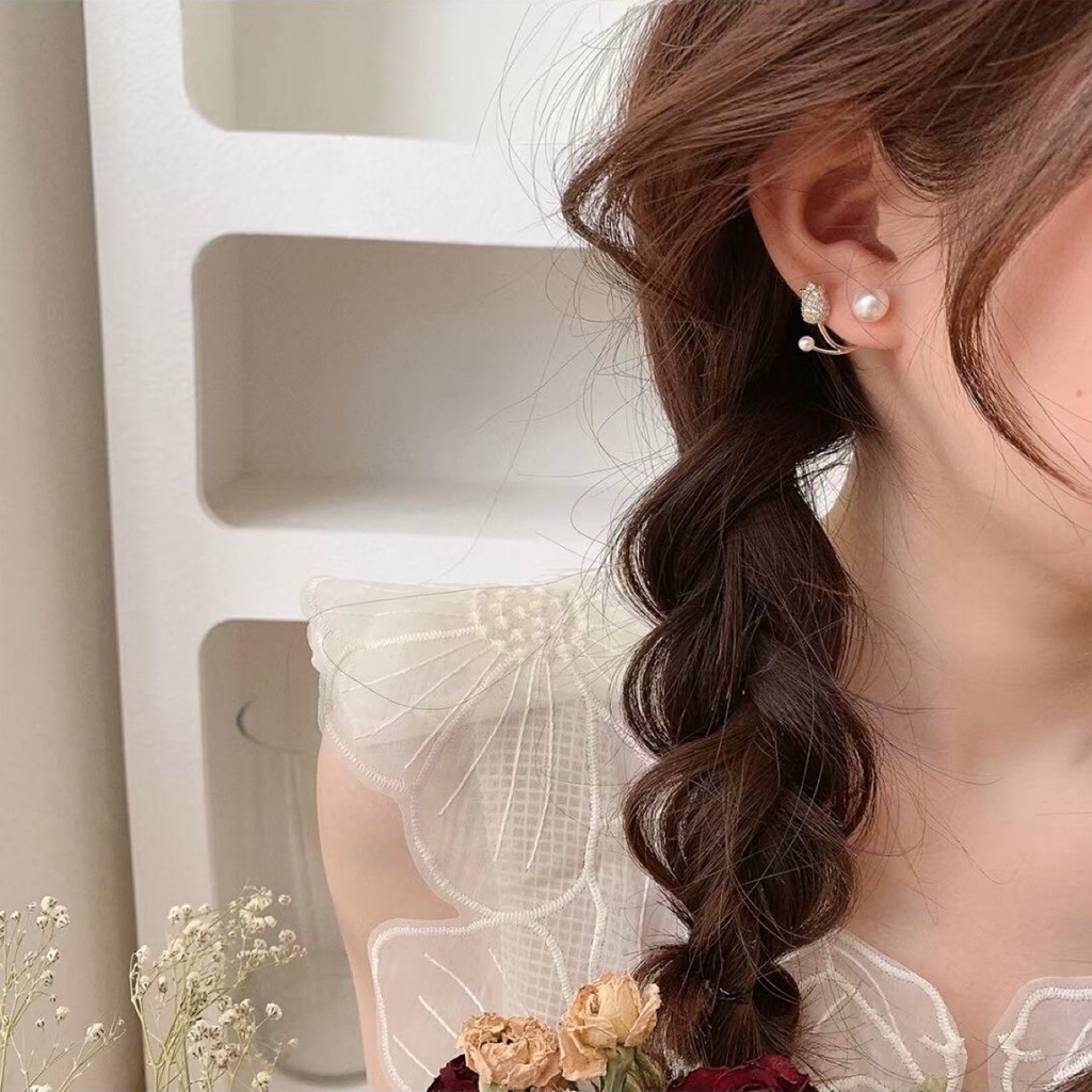 Anting Stud Bentuk Tulip Aksen Kristal Mutiara Warna Emas Untuk Wanita