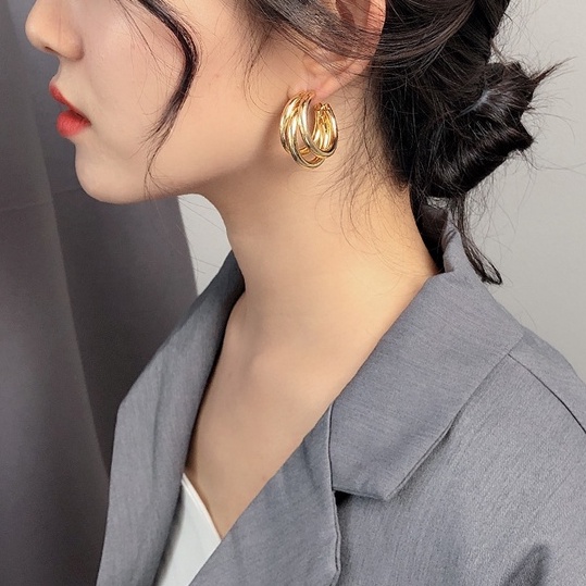 2023fashion Baru Anting Wanita Elegan Versi Korea Anting Pejantan Mutiara Wanita Anting Logam