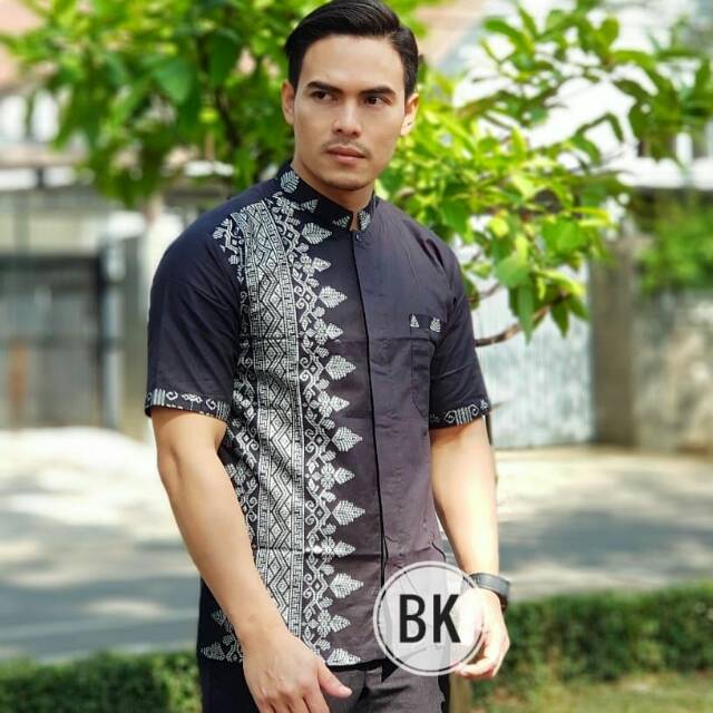 Hem batik prada pria