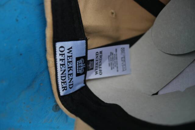 Topi casual WEEKEND OFFENDER besi tembus gambar