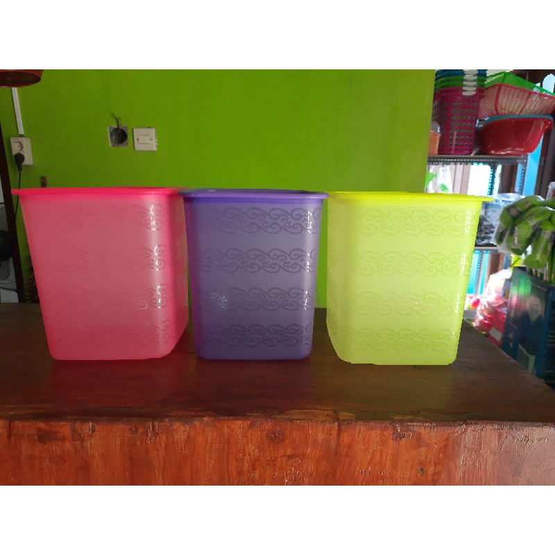 

KOTAK JAJAN LEBARAN BAHAN PLASTIK TEBAL