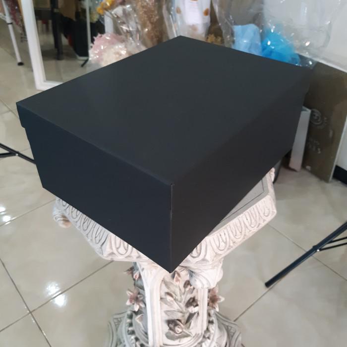 

GIFT BOX/KOTAK KADO BAHAN TEBAL - HITAM