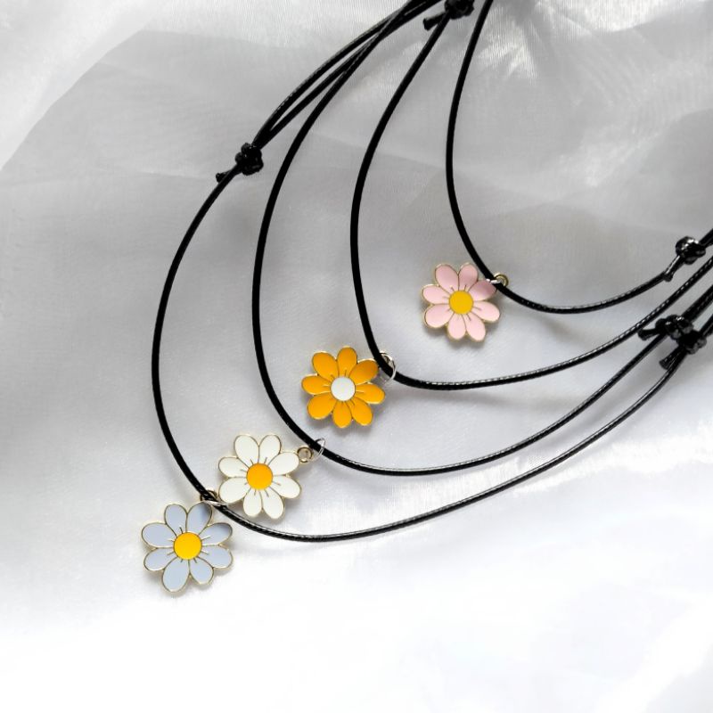 Kalung Hitam Bunga Daisy Persahabatan Aesthetic