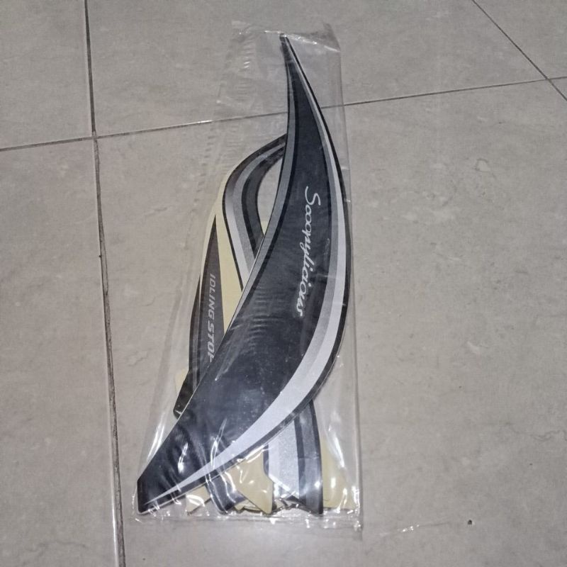 striping sticker les body Honda Scoopy 2018 hitam