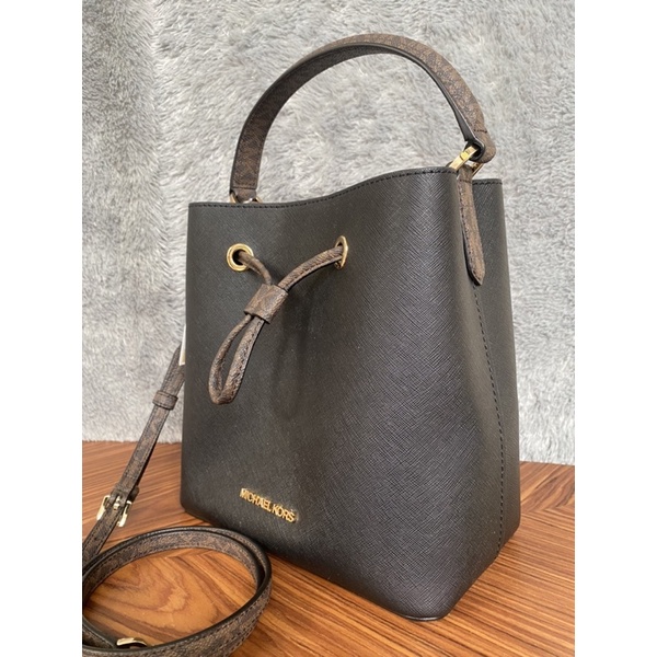Tas MK/ Michael Kors Suri Medium Bucket Messenger black multi