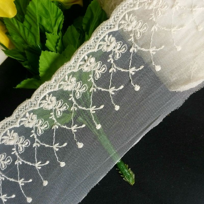 per rol 15 yard,renda tile warna krem muda lebar 11cm