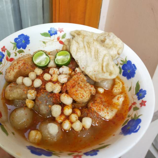 

Baso porsi jumbo urat mix baso aci