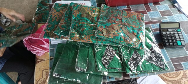 Kemeja Pendek Batik Motif Melati Model Clurit Kombinasi Bordir