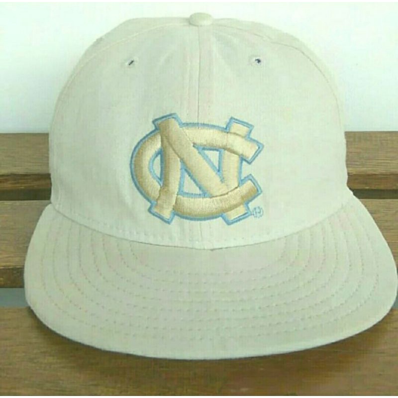 Topi Vintage NORTH CAROLINA x NEW ERA Fitted Hat