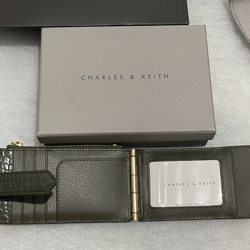 Preloved Card holder Charles & Keith