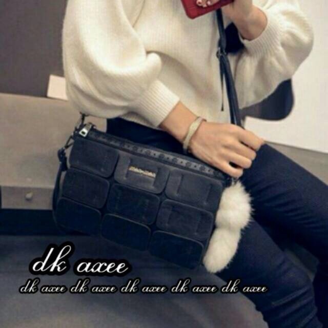 

Slingbag kolase kotak