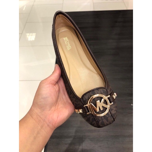 Sepatu michael kors fulton sign brown stud flat