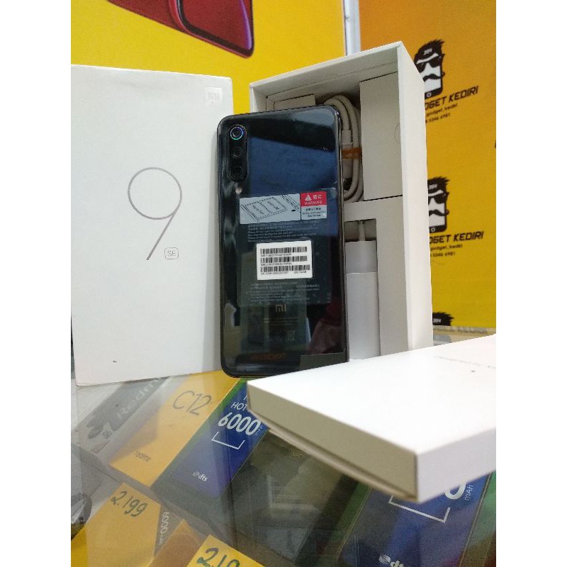 mi 9 se 6/64 gb fullset normal mulus nominus bergaransi melayani tukar tambah hp baru