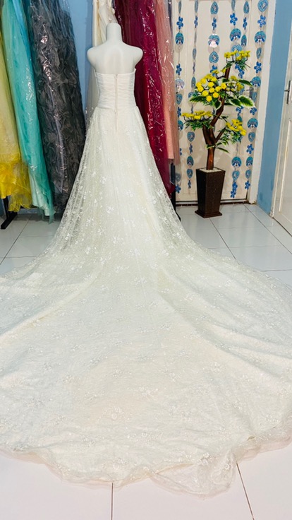 Tas Untuk Membawa Gaun