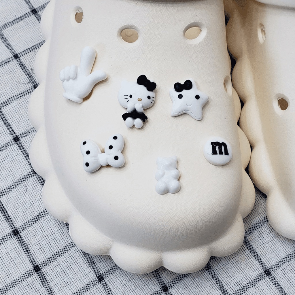 @shinydiy 12pcs Kancing Sepatu Desain Kartun Hello Kitty Winnie the Pooh-crocs / jibbitz / Button crocs / Charm DIY | asesoris wanita｜crocs jibbitz