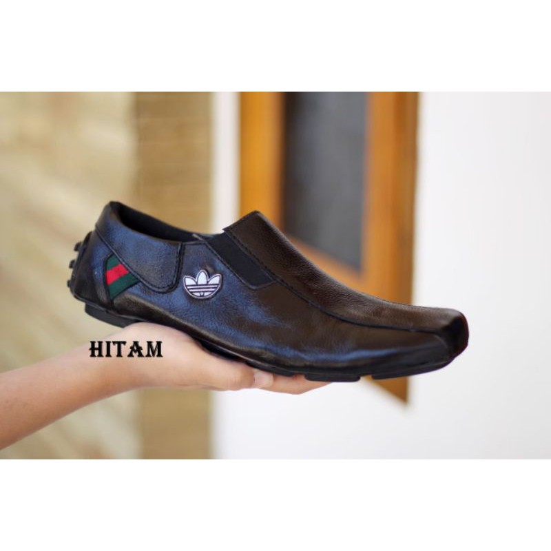 SEDANG DISKON SEPATU PRIA STRIP PUTIH SEPATU PANSUS SLOP  KULIT SUED KASUAL CASUAL NONGKRONG