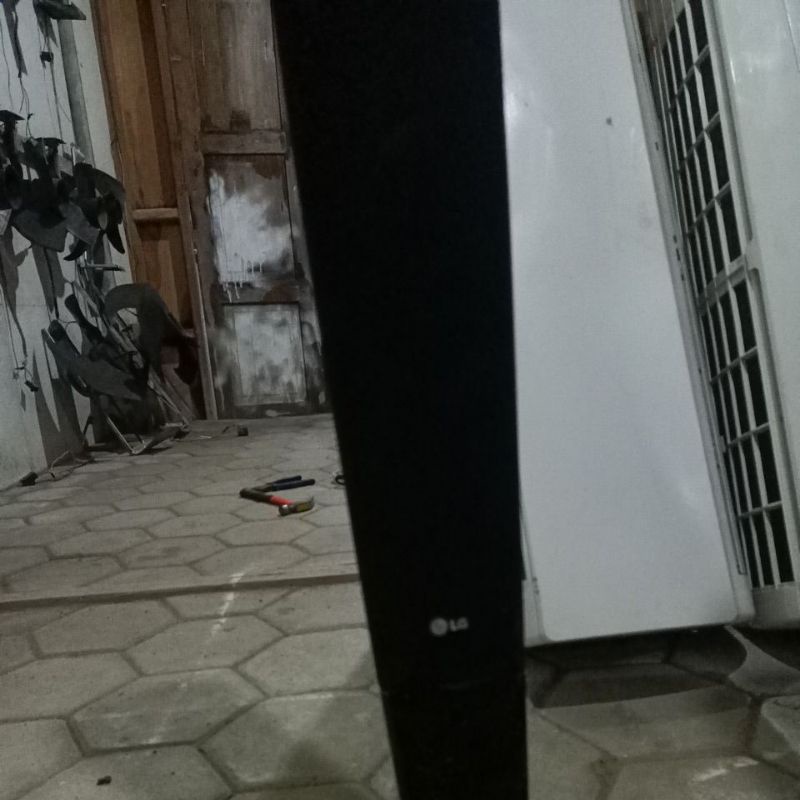 speaker tower LG