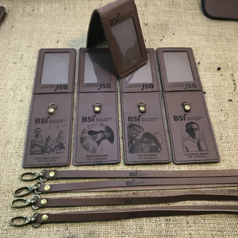 

Flip Magnetic Leather ID card Holder- ID card Holder kulit lipat - name tag kulit