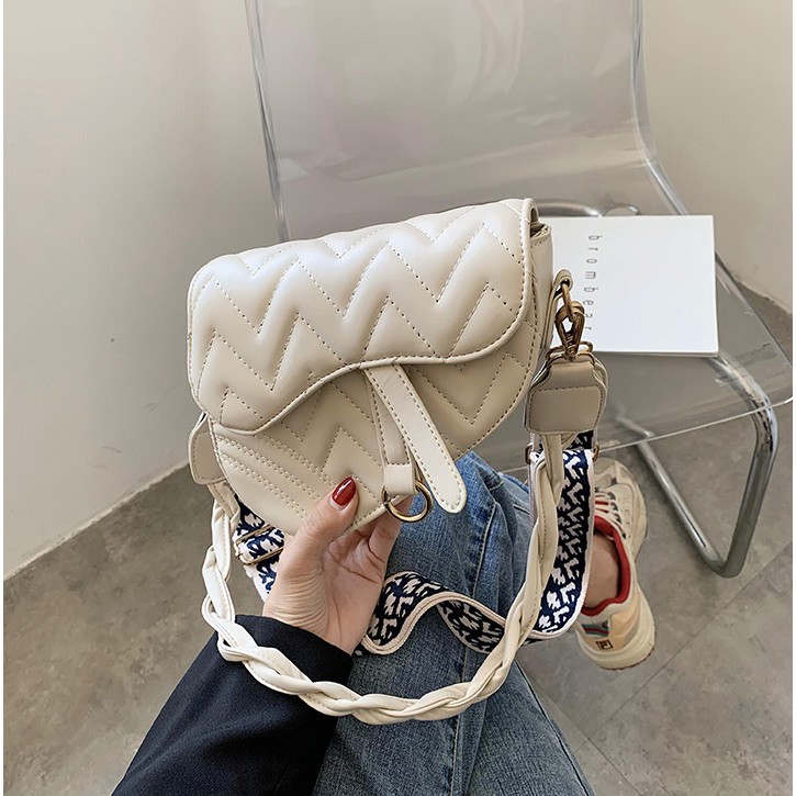 BJ57350 - BEIGE/BLACK - TAS SLEMPANG WAVE KEKINIAN HANDBAG SLEMPANG SLINGBAG CROSSBODY IMPORT TAS WANITA FASHION IMPORT MODIS ELEGAN TERMURAH TERLARIS TERBARU BAGSTORE JAKARTA TAS BATAM CR7350 GT1734 JT8350 LT2083 BQ3507 EL5899